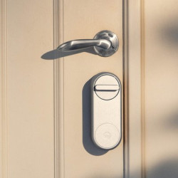 Serrure électronique en applique LINUS SMART LOCK - YALE
