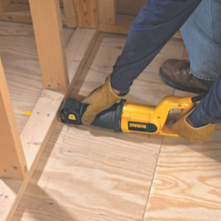 Scie sabre filaire 1100W DWE305PK - DEWALT